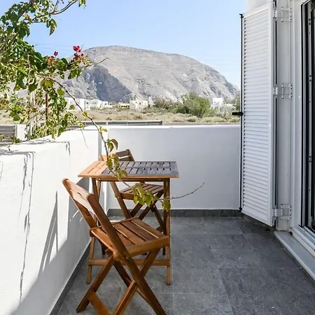 Santorini Life Vibrant Only 50m From The *