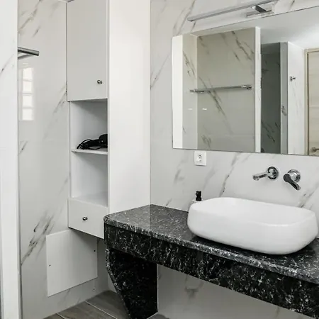 Apartment Santorini Life Vibrant Only 50m From The Perissa (Santorini)