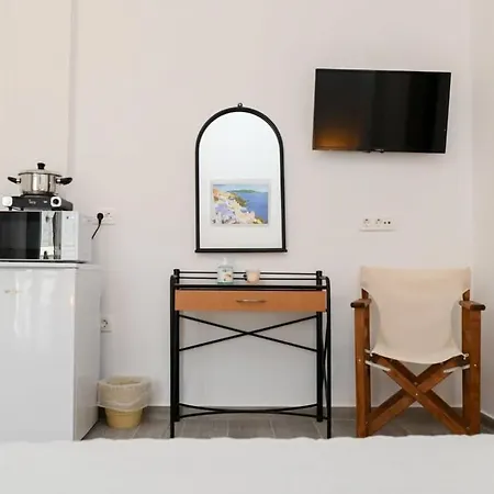 Santorini Life Vibrant Only 50m From The Apartment Perissa (Santorini)