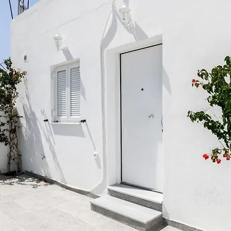 Santorini Life Vibrant Only 50m From The * Perissa (Santorini)