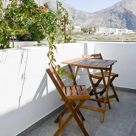 Santorini Life Vibrant Only 50m From The